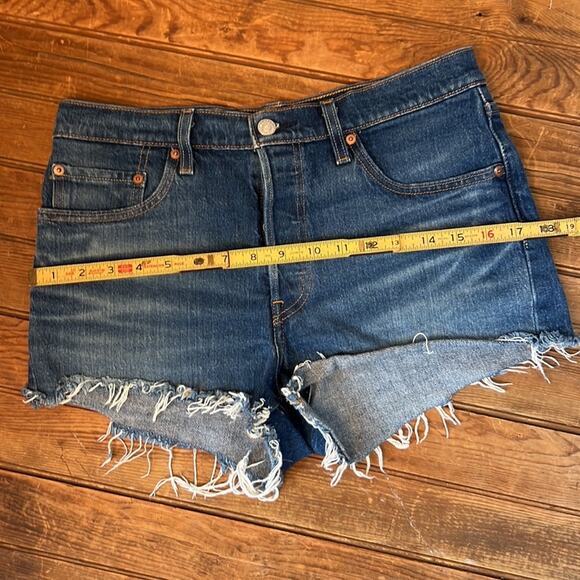 Women’s Levi 501 button fly jean denim shorts cut off size 28 - Picture 4 of 7
